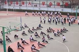 为什么跑垒员在冲过垒包时必须准确踩踏垒包的上表面而非边缘